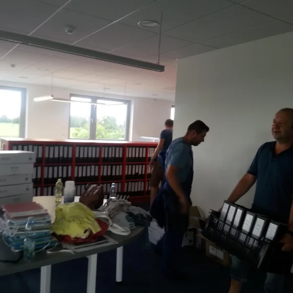 Stěhujeme se a s námi i papírové smlouvy